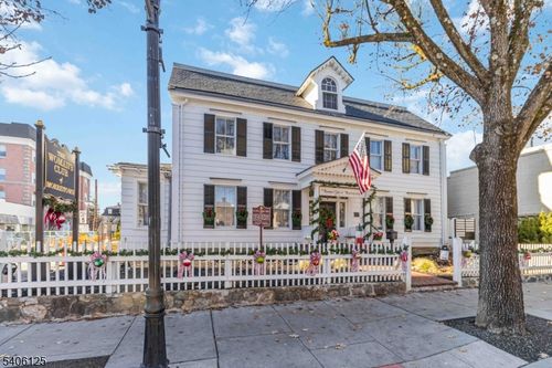 51 South St, Morristown, NJ, 07960-8106 | Card Image