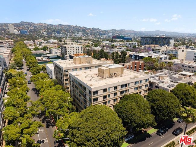 UNIT-406 - 318 N Maple Dr, Condo with 2 bedrooms, 3 bathrooms and 2 parking in Beverly Hills CA | Image 47