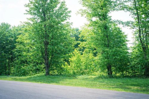 8886 Cedar Creek Dr, Petoskey, MI, 49770-8872 | Card Image