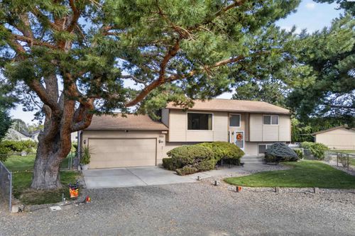 2306 S Anderson Pl, Kennewick, WA, 99337-2918 | Card Image