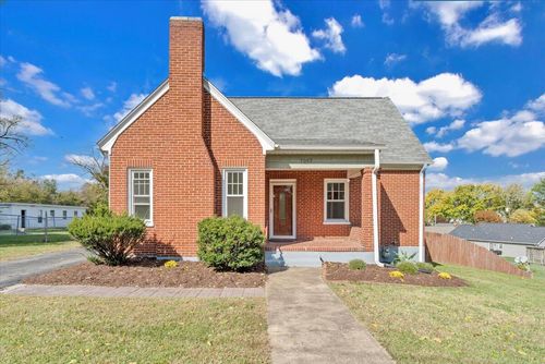 1043 Easton Rd, Salem, VA, 24153-6442 | Card Image