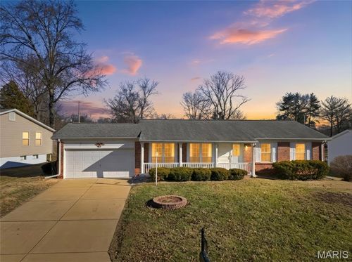 514 Stephanie Ln, Manchester, MO, 63011-3932 | Card Image