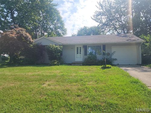 506 Maple St, Greenville, IL, 62246-1332 | Card Image