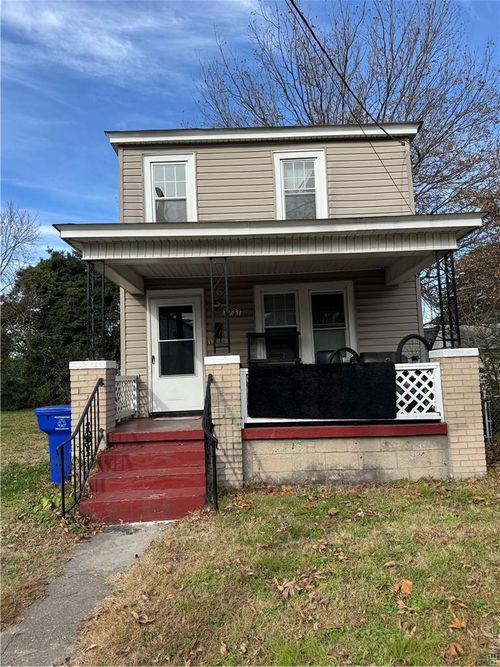 1237 30th St, Newport News, VA, 23607-3705 | Card Image