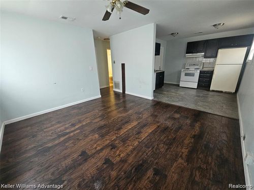 9332 Lamont St, Livonia, MI, 48150-3452 | Card Image