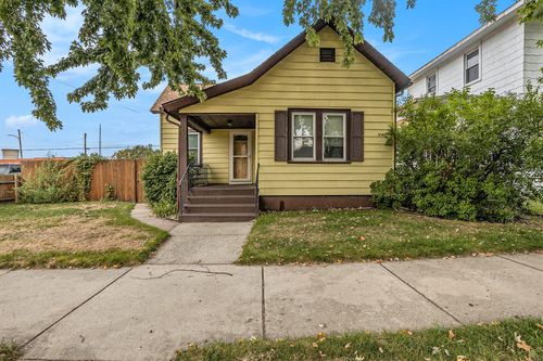 112 E Warren St, Michigan City, IN, 46360-3742 | Card Image