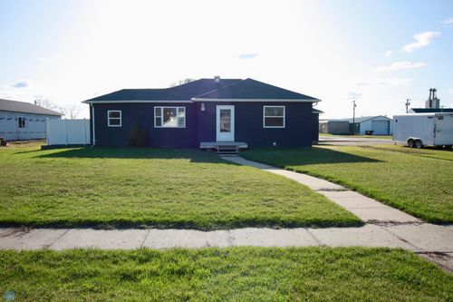 200 1st St S, Fairmount, ND, 58030-4114 | Card Image
