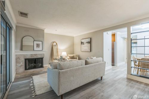 apt-23-3193 Wayside Plz, Walnut Creek, CA, 94597-7766 | Card Image