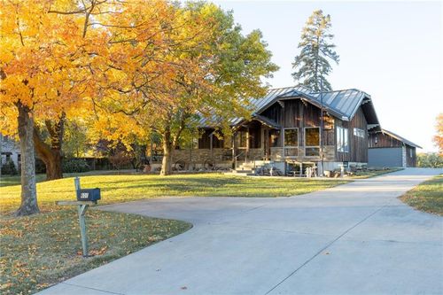 601 W Us Highway 71, Savannah, MO, 64485-1149 | Card Image