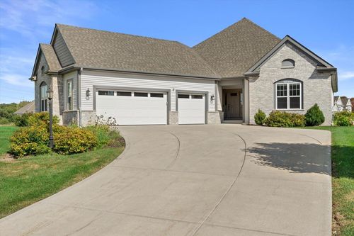W195N5814 Deer Park Court, Menomonee Falls, WI, 53051 | Card Image
