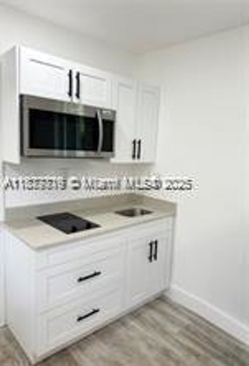 2740 Nw 49th St, Miami, FL, 33142-3555 | Card Image