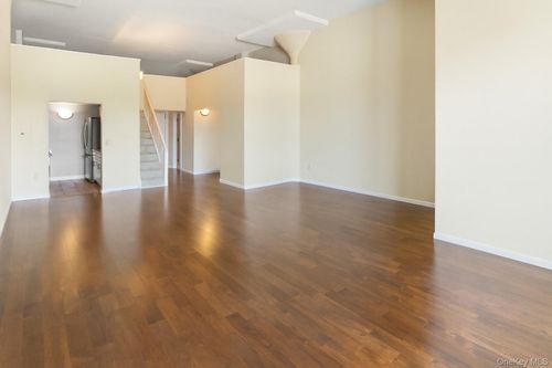apt-411-1 Landmark Sq, Port Chester, NY, 10573-3389 | Card Image