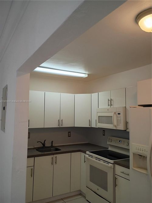 apt-3-1971 Ne 171st St, North Miami Beach, FL, 33162-3179 | Card Image