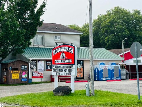 2020 E 24 Rd, Cadillac, MI, 49601-9158 | Card Image