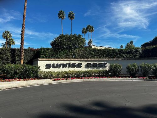 2466 E Oakcrest Dr, Palm Springs, CA, 92264-5019 | Card Image