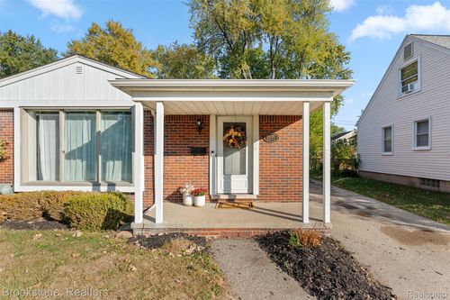 1976 Sunnyknoll Ave, Berkley, MI, 48072-1742 | Card Image