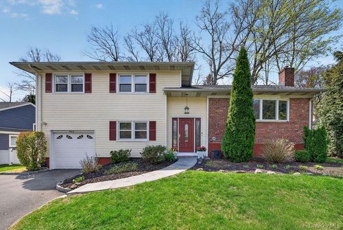 461 Stratton Rd, New Rochelle, NY, 10804-1314 | Card Image