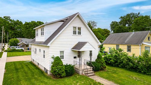 689 40th Street, Des Moines, IA, 50312 | Card Image