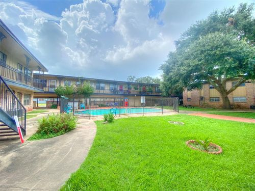 apt-13-2400 5th St, Bay City, TX, 77414-6246 | Card Image