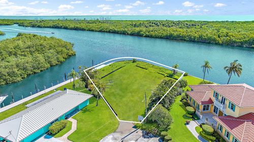 8595 Se Palm St, Hobe Sound, FL, 33455-2928 | Card Image