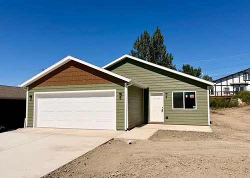 827 Heritage St, Belle Fourche, SD, 57717-4411 | Card Image