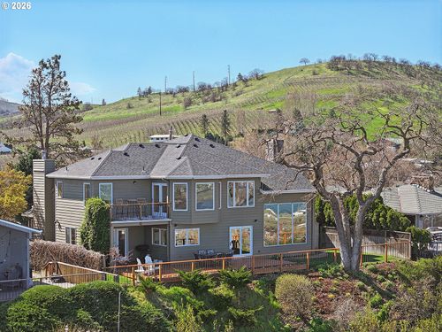 915 E 18th St, The Dalles, OR, 97058-2831 | Card Image