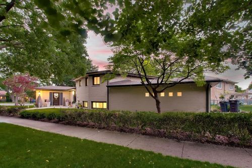 8864 E Prairie Rd, Skokie, IL, 60076-2364 | Card Image