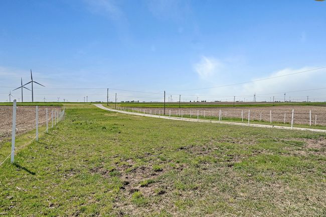 Pasture with electric fence | Image 40