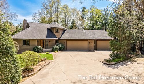 16616 Riley St, Holland, MI, 49424-5811 | Card Image