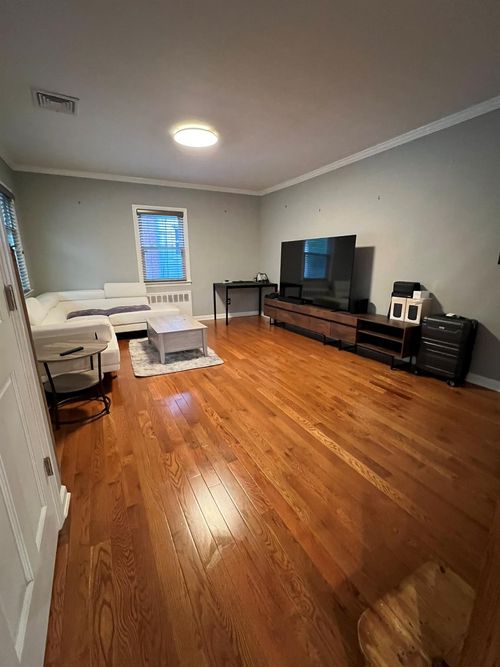 72 Hillside Ave, Roslyn Heights, NY, 11577-1016 | Card Image