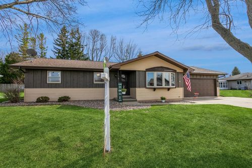 445 La Vesta Court, BRILLION, WI, 54110 | Card Image