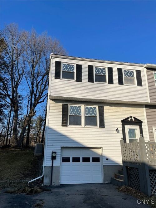 8416 Bramblebush Cir, Liverpool, NY, 13090 | Card Image