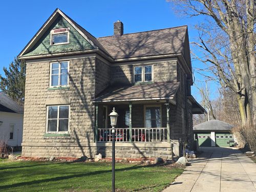 622 Maple St, Colon, MI, 49040-9385 | Card Image