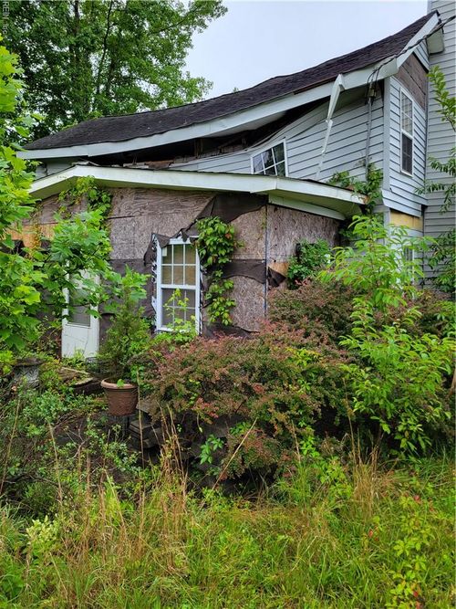 499 Colonial Trl W, Dendron, VA, 23839-2205 | Card Image