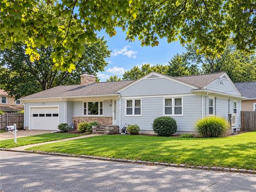41 Wildwood Ave, Rumford, RI, 02916-1121 | Card Image