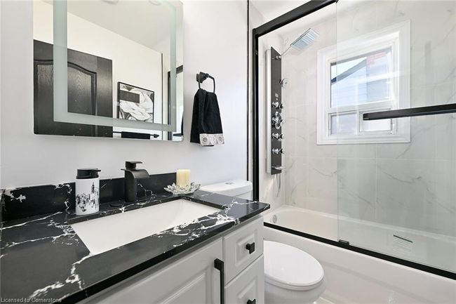 812 10 Th Ave, House other with 5 bedrooms, 2 bathrooms and 5 parking in Hamilton ON | Image 17