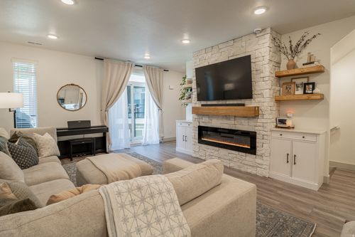 127-461 E 690 S, Clearfield, UT, 84015-2883 | Card Image