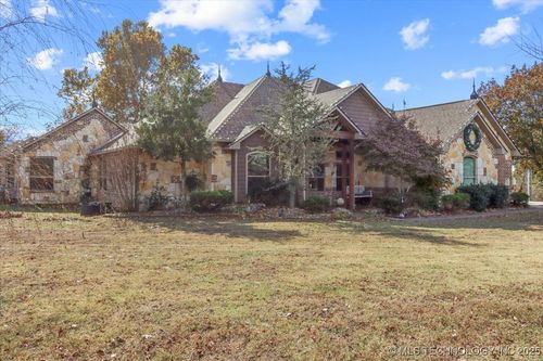 555 White Chimney Rd, Stuart, OK, 74570-5066 | Card Image