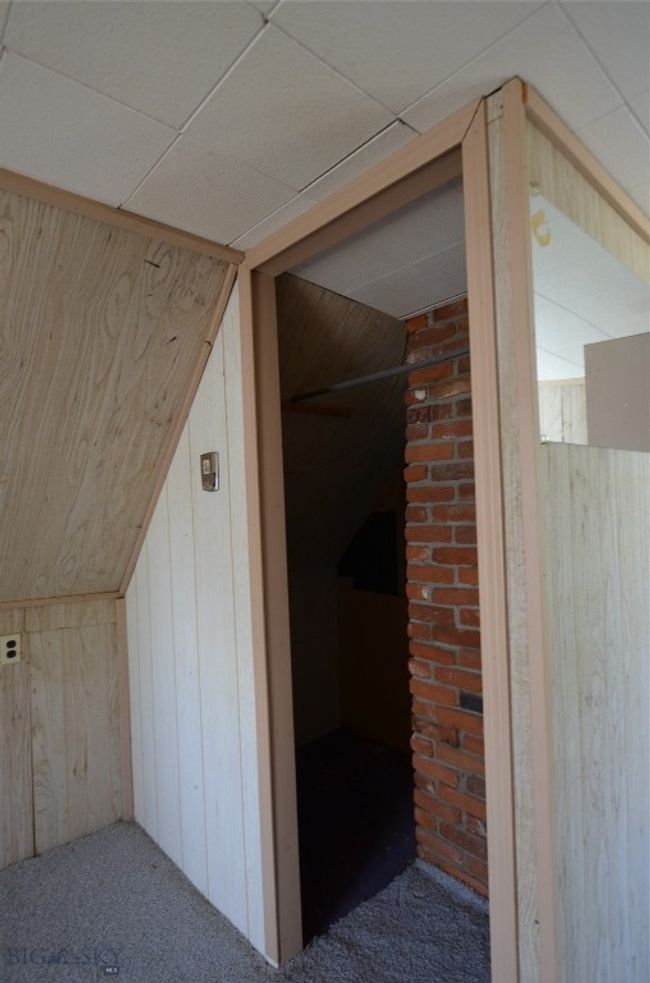 Upstairs closet | Image 20