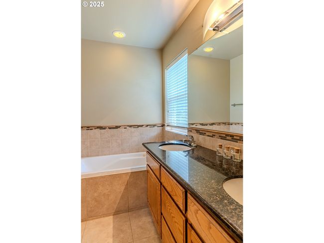 308 Sw 38 Th Loop, House other with 4 bedrooms, 3 bathrooms and 3 parking in Gresham OR | Image 32