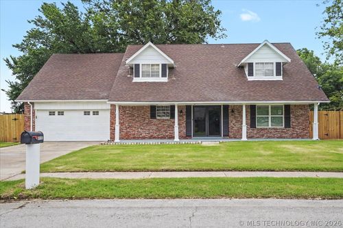 1009 N Forest Pl, Jenks, OK, 74037-2726 | Card Image