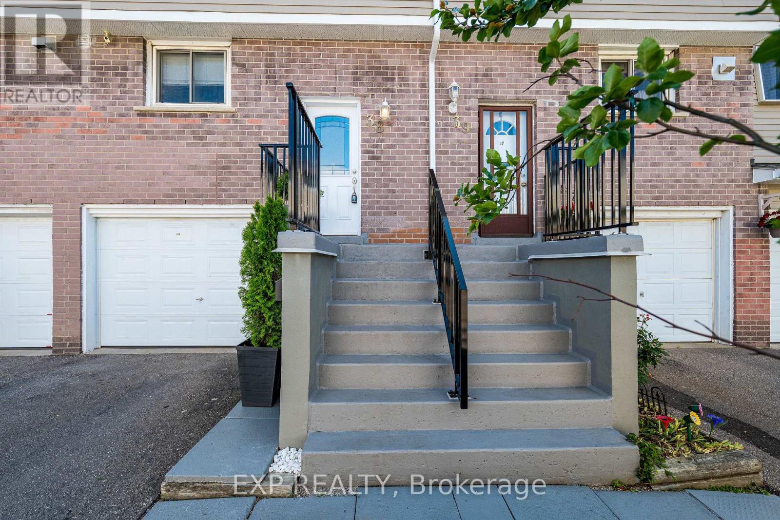 Residential in Mississauga (Mississauga Valleys) 2