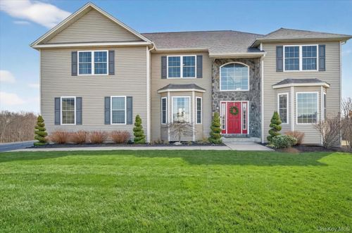 28 Wild Turkey Ln, Rock Tavern, NY, 12575-5419 | Card Image