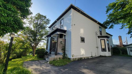 22 Baker St, Yarmouth, NS, B5A2W9 | Card Image