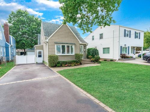 2608 Montauk Ave, Merrick, NY, 11566-4536 | Card Image