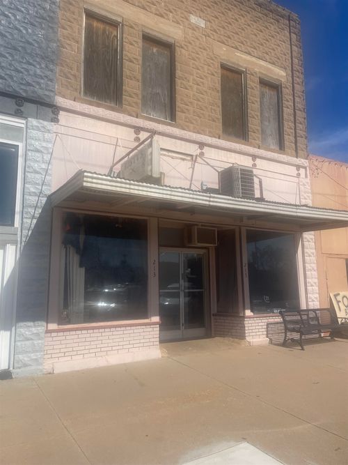 213 E Main St, Anthony, KS, 67003-2721 | Card Image
