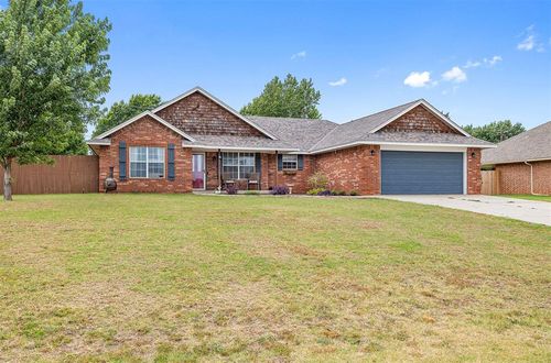 319 N Cimarron Rd, Tuttle, OK, 73089-9115 | Card Image