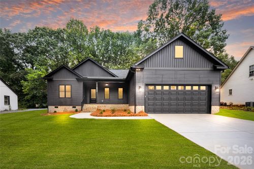 3301 Eva Dr Nw, Concord, NC, 28027-5548 | Card Image