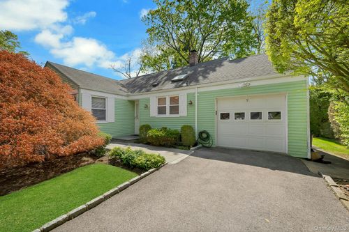 9 Leslie Pl, New Rochelle, NY, 10804-1214 | Card Image