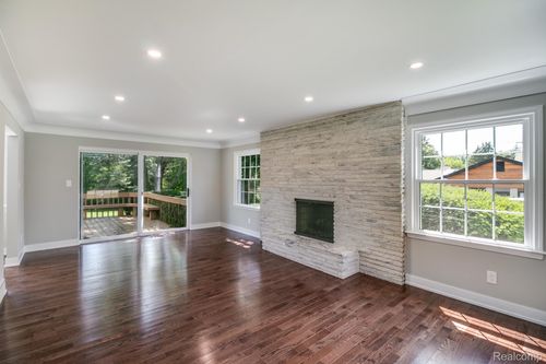 3820 Burning Tree Dr, Bloomfield Hills, MI, 48302-1517 | Card Image